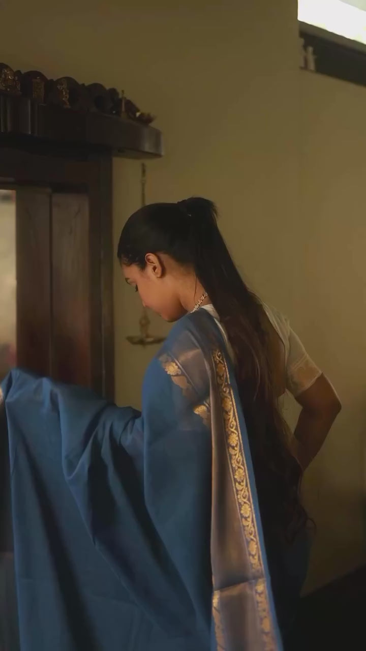 Rare blue Sungudi with graceful zari borders